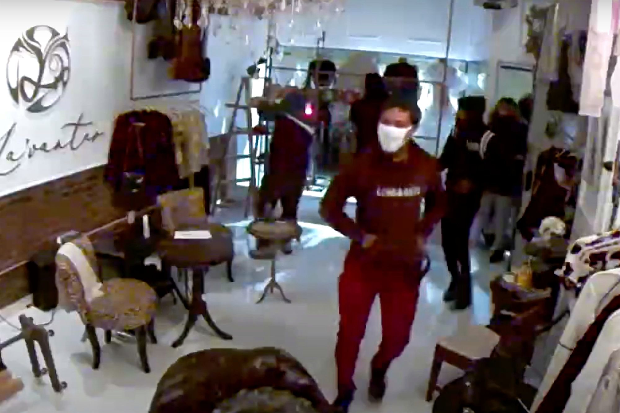 Looters ransack Philadelphia boutique amid protests