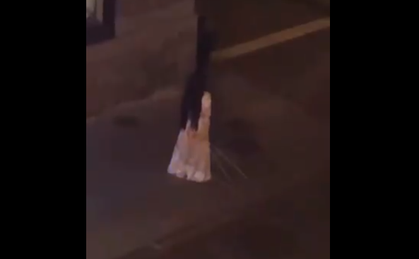 Así se paseaba el hombre disfrazado con ropa medieval que mató a dos personas en Canadá (Imágenes sensibles) | Apuntoenlinea.com