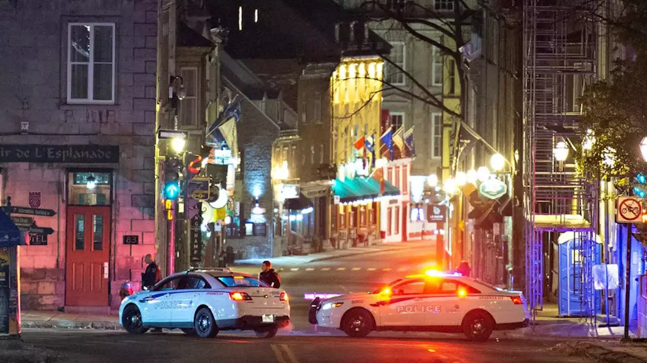 Halloween | Disfrazado con un traje medieval, un hombre mató a dos personas con una espada durante los festejos de Halloween en Canadá - Canadá