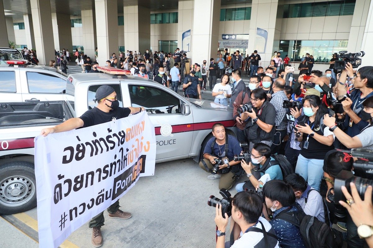 Thailand bans PornHub and all other porn sites. No, it