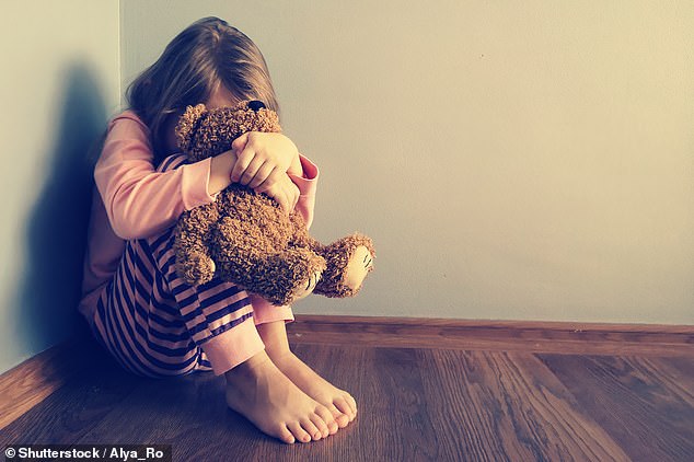 Father who hit his two-year-old daughter 23 times with the handle of a feather duster avoids jail - RokzFast