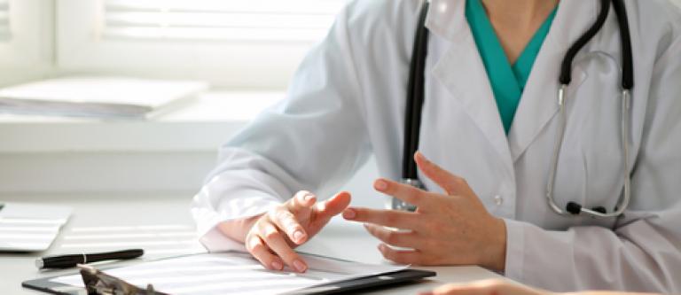 El TS dictamina que la crítica de un paciente descontento con un tratamiento médico no atenta al prestigio profesional - El Derecho - Civil