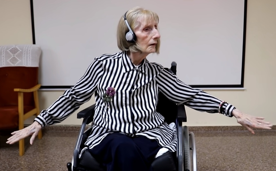 Emotiva reacción de ex bailarina con Alzheimer al oír música (VIDEO)