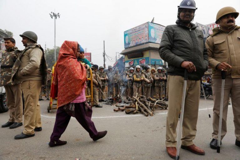 El líder del estado de Uttar Pradesh en la India defiende la acción "severa" para sofocar protestas | Reuters