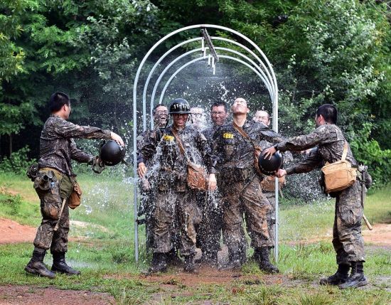 금융에세이]5%금리…군대에서 목돈 모아볼까 - 아시아경제