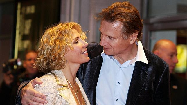 Liam Neeson, sobre su fallecida mujer: «Cada vez que oigo abrirse la puerta, pienso que