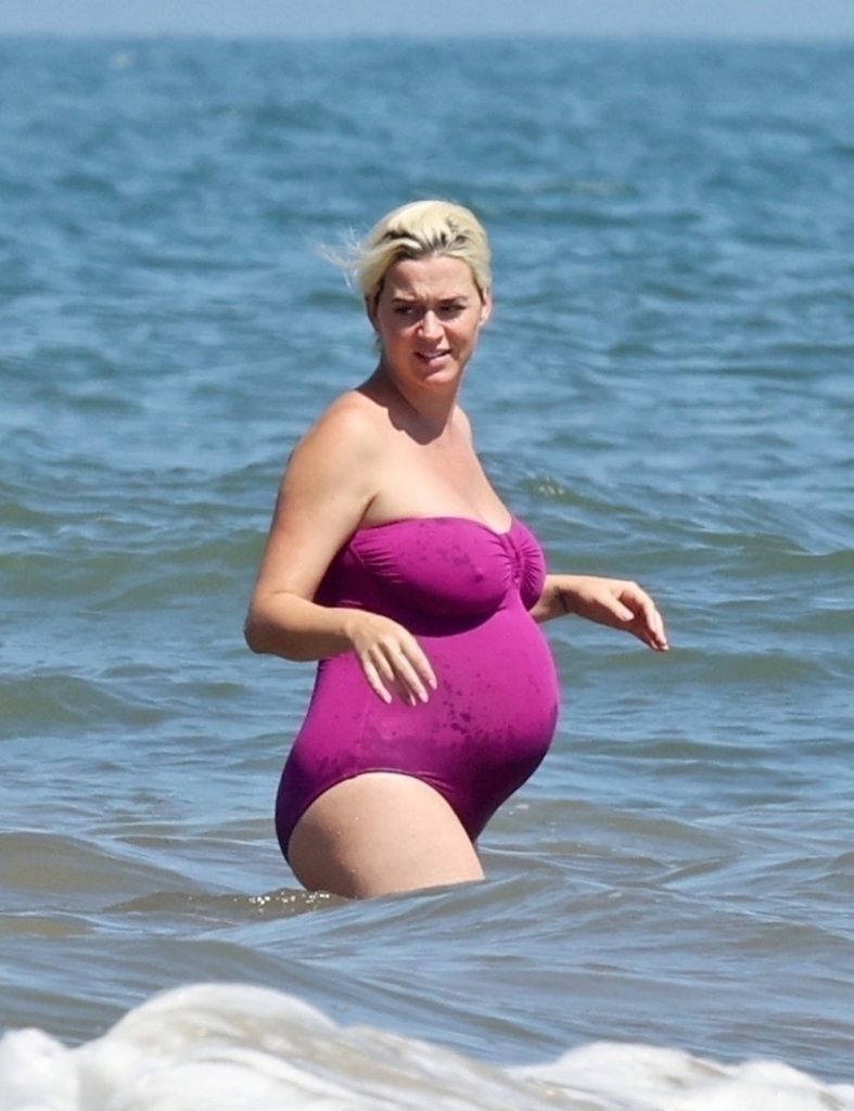 Ready to pop! Katy Perry disfruta sus últimos días de embarazo en la playa