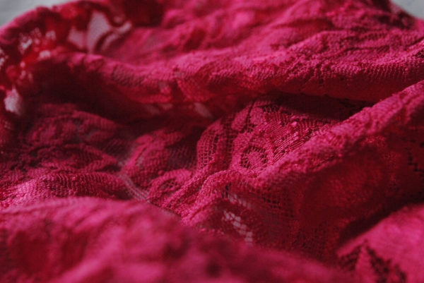 En Perú, suspenden a jueces por absolver a un presunto violador porque la víctima llevaba ropa interior roja - Moreliactiva