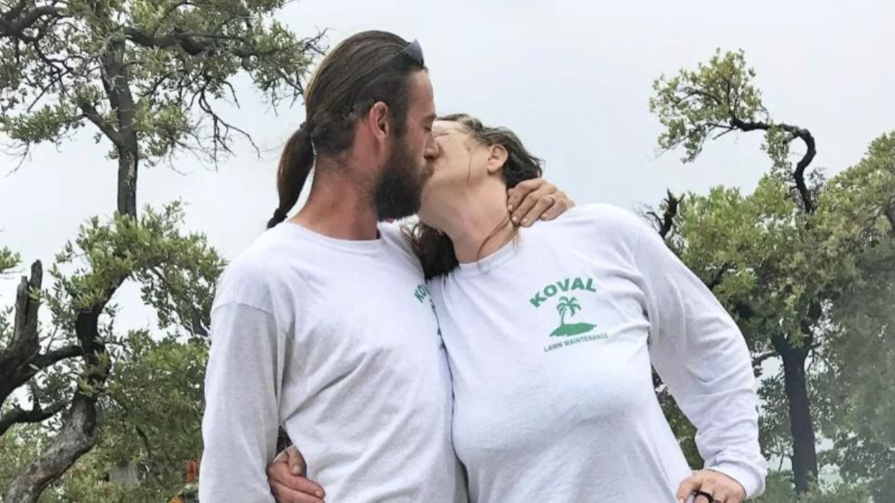 Una mujer de 50 años se casó con su hermano de 36 tras ocultar su amor a su familia durante años