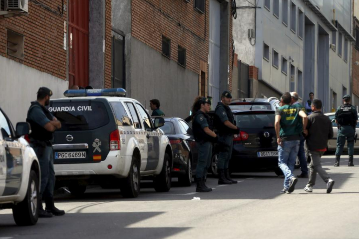 Encuentran en buen estado a una niña de tres años desaparecida en Calella tras recogerla de la escuela un hombre desconocido | Cataluña