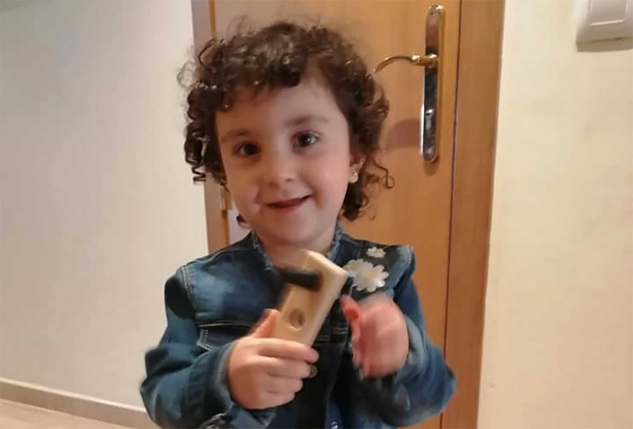 Buscan desesperadamente a Amèlia, una niña de tres años desaparecida en Calella