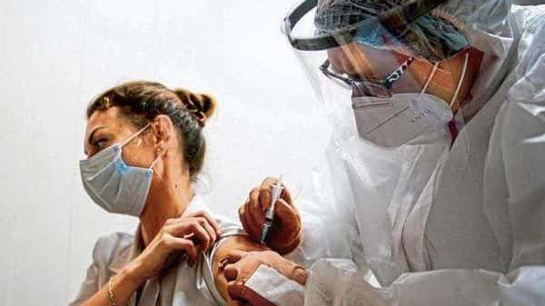 Russia to price Sputnik V sub /dose, prelim data shows vaccine 95% effective