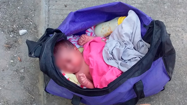 Con todo y cordón umbilical, abandonan a recién nacido en una maleta