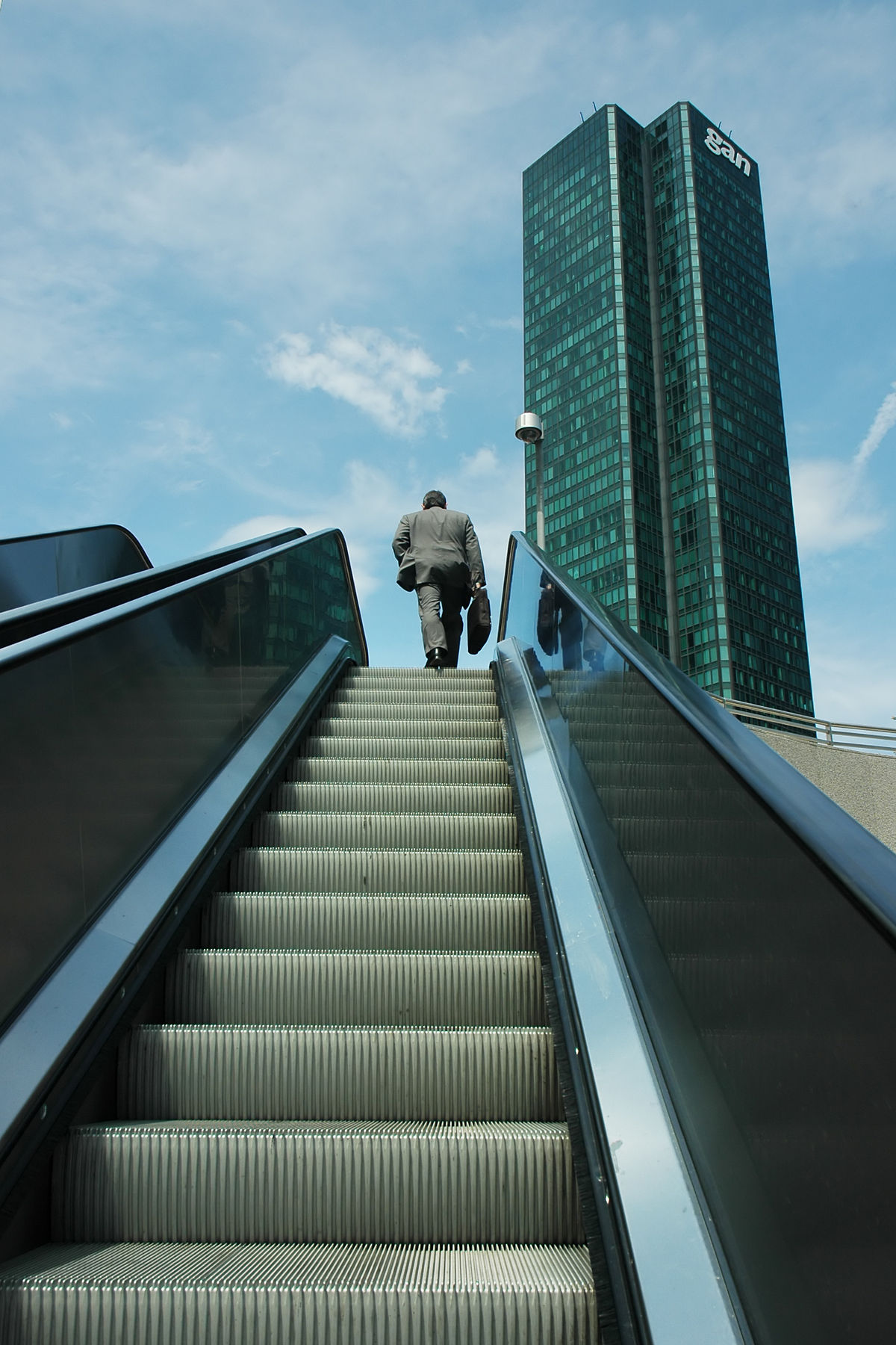 エスカレーター - ウィキペディア、我々はすべての百科事典