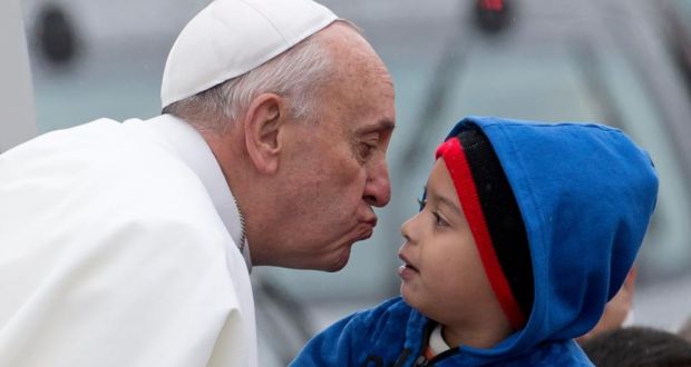 Pope Francis urges youth to reject 