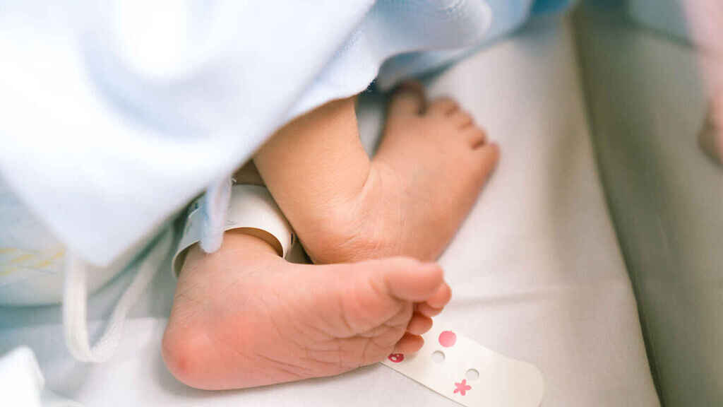 Una niña de 12 años da a luz en su casa de Cantabria: su familia desconocía el embarazo