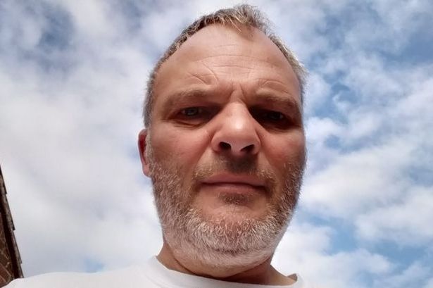 Royal Mail postman who was one minute late for delivery is sacked after 28  years - Mirror Online