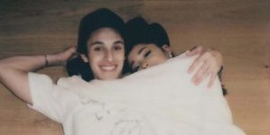 Ariana Grande anuncia su compromiso con Dalton Gomez!