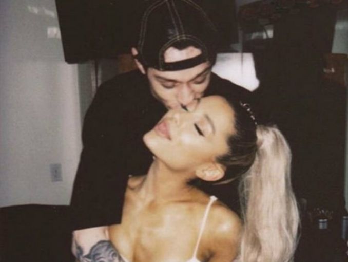 Ariana Grande se compromete con Pete Davidson boda | ActitudFem