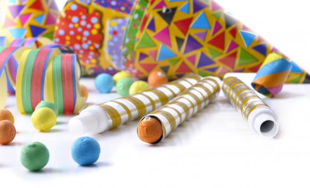 Cotillones de colores para fiesta | Foto Premium