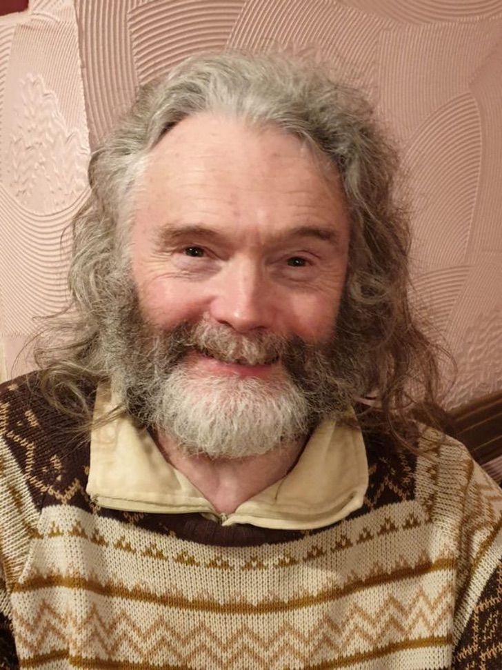 Joven encontró a su padre sin hogar después de 11 años sin verlo. Pudieron pasar Navidad juntos | Upsocl