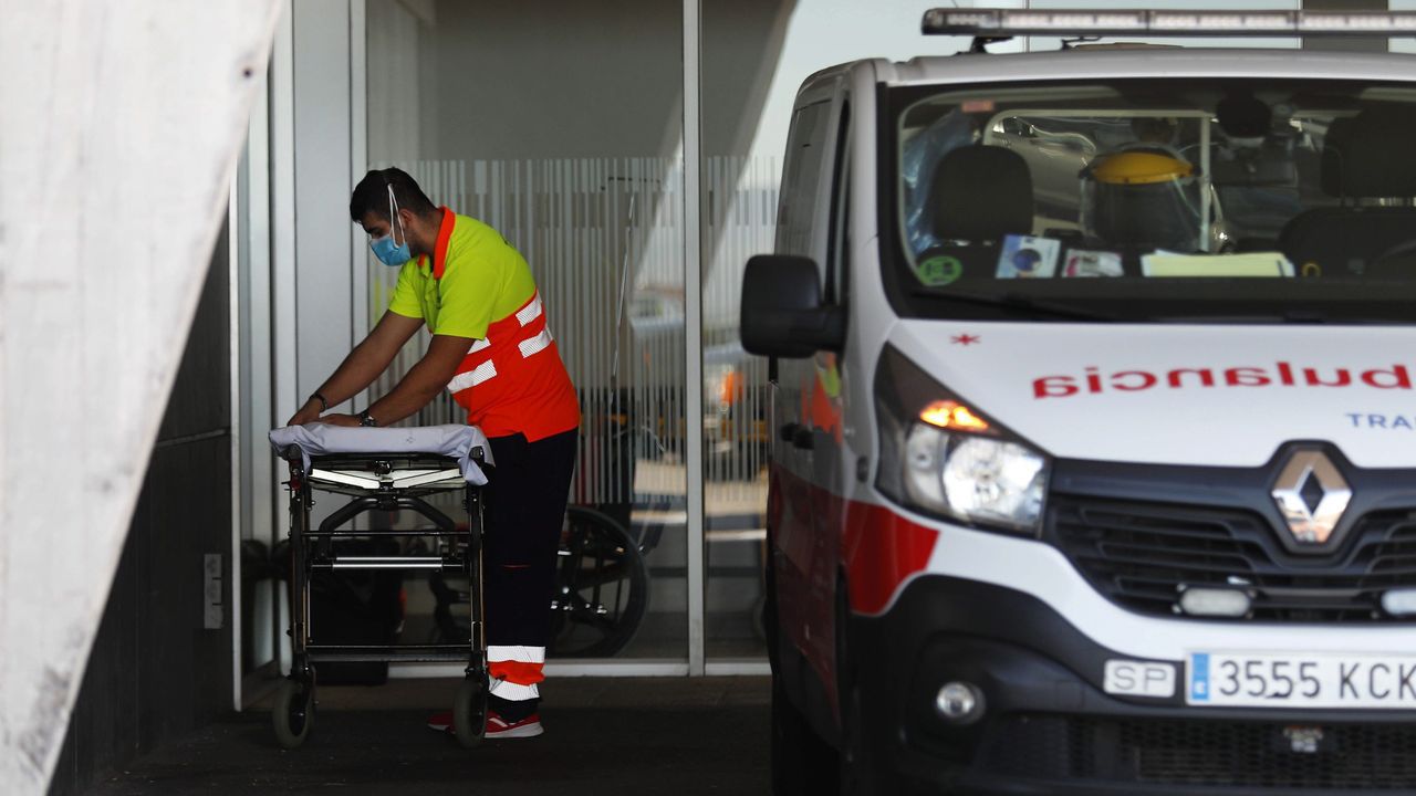 Las ambulancias asturianas realizan más de 200 traslados diarios de pacientes con coronavirus