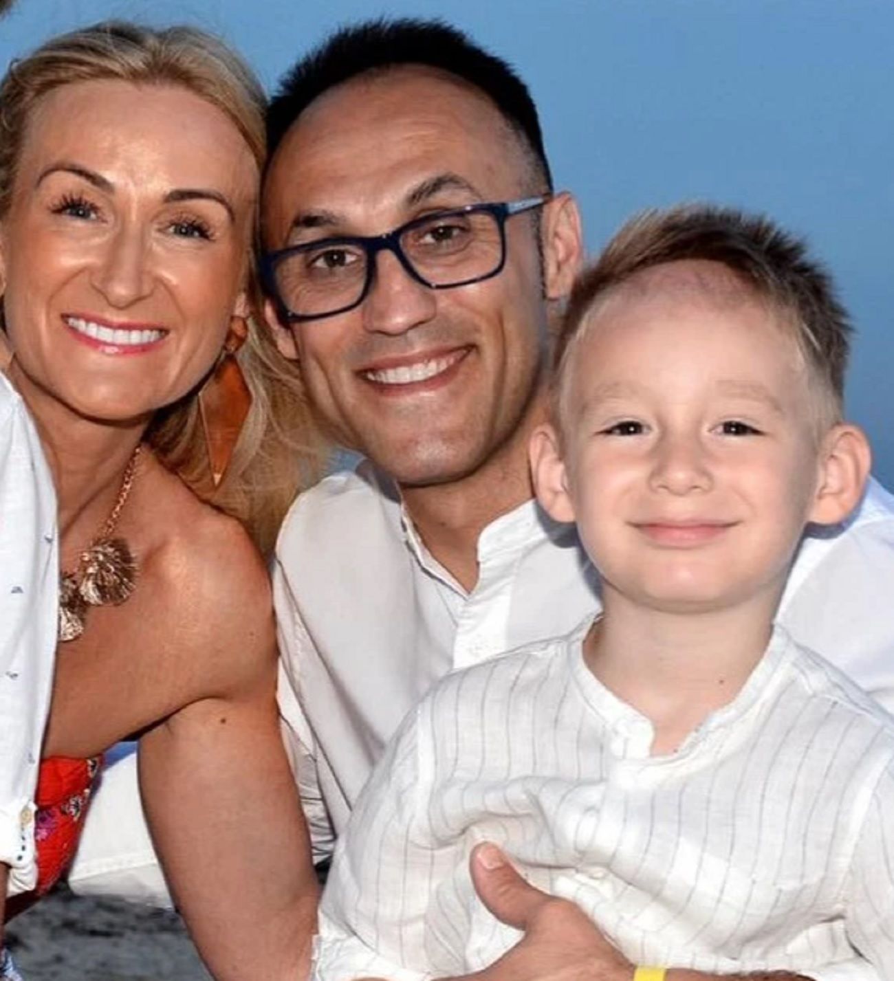 Muere un niño de 5 años en una boda: una mesa le aplasta la cabeza