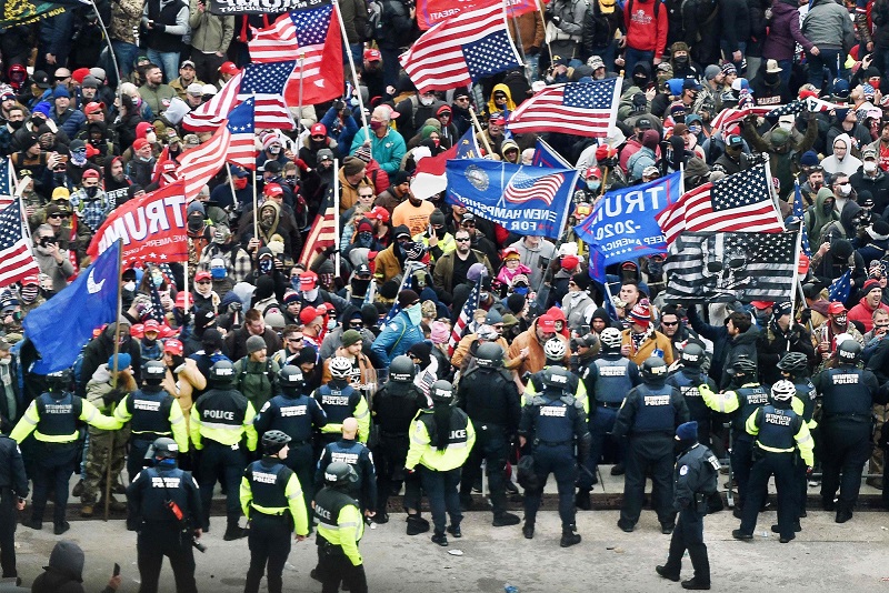 Capitol Police Officers Suspended After Wearing MAGA Hat And Taking ...