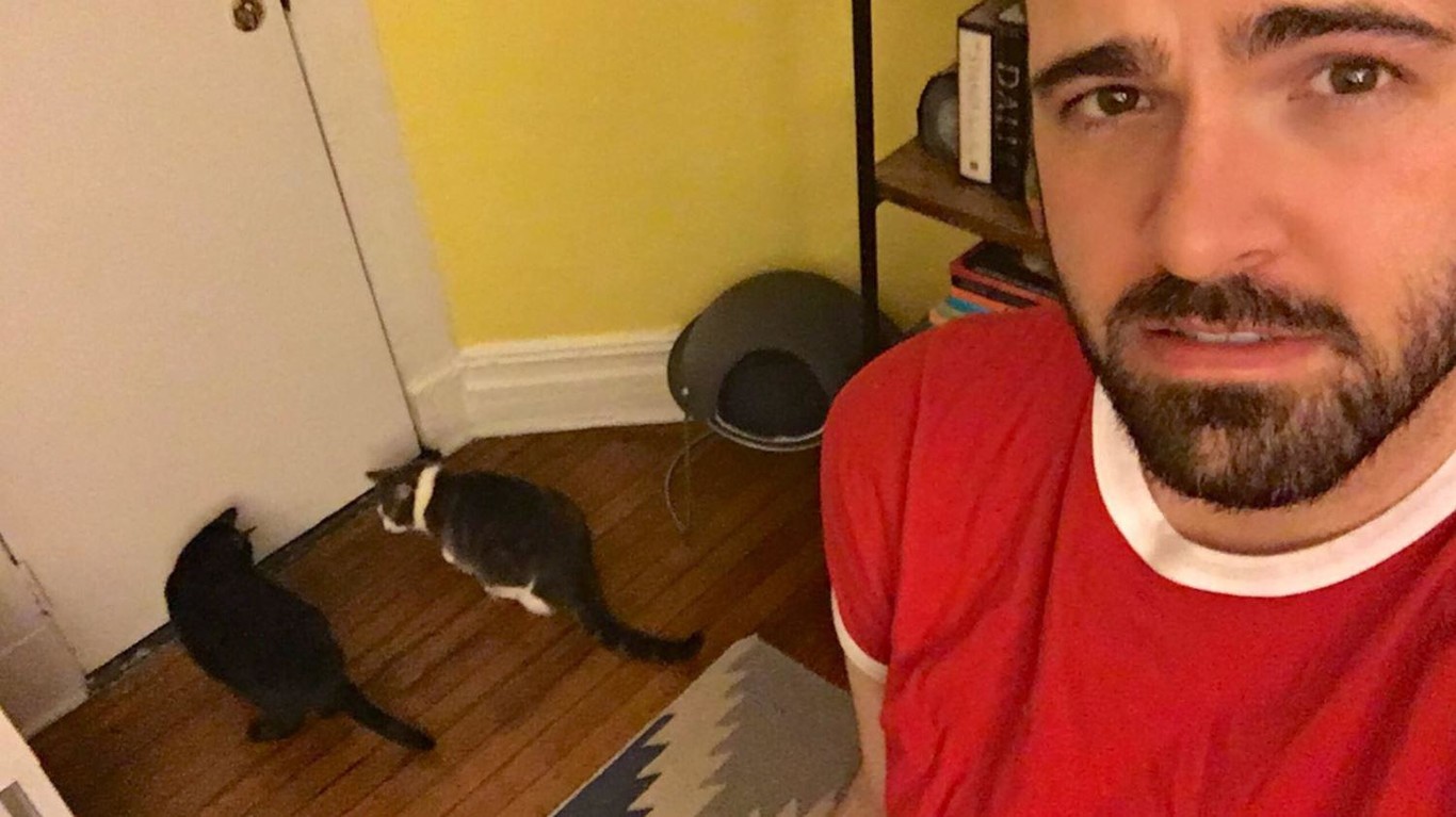 Este tío está contando en tiempo real cómo le persigue un fantasma y la gente está empezando a tener miedo