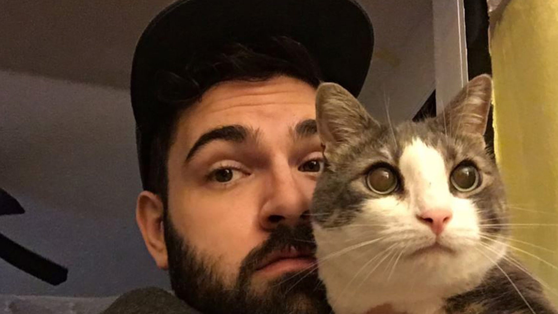 Este hombre ha documentado al niño fantasma que lo acosa | GQ México y Latinoamérica