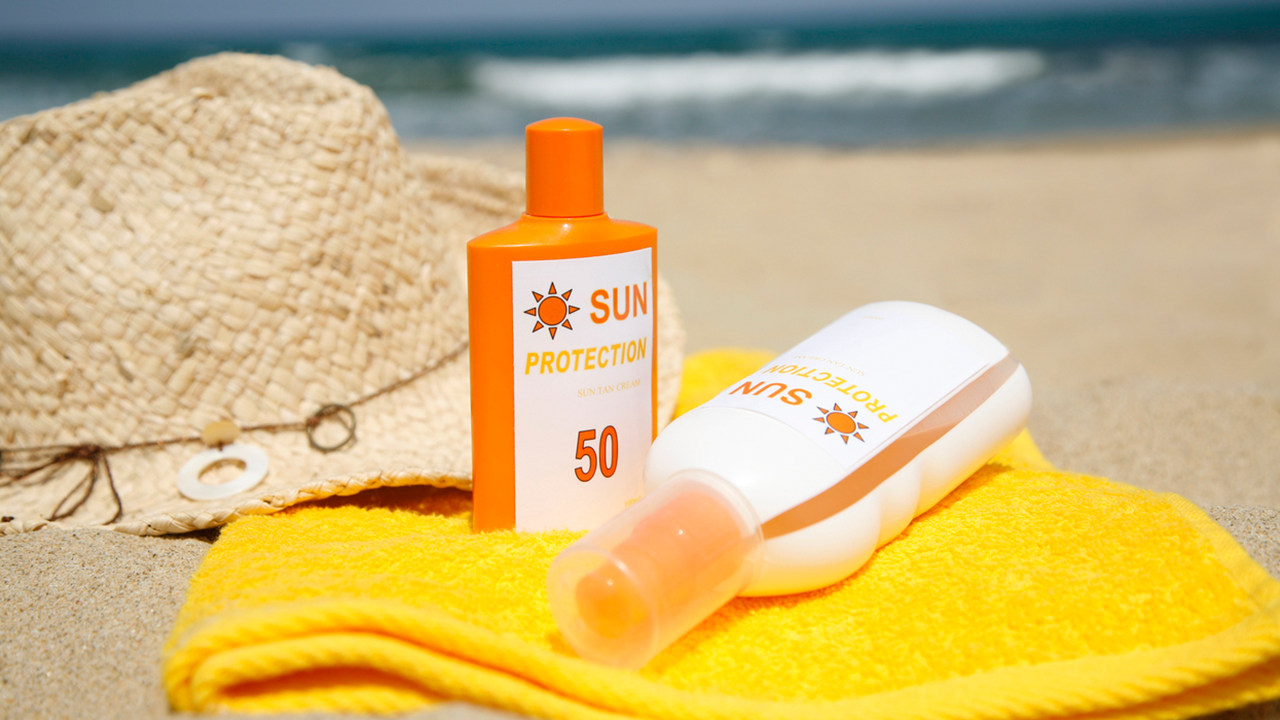 3 diferencias que no sabías entre un bloqueador solar y protector solar