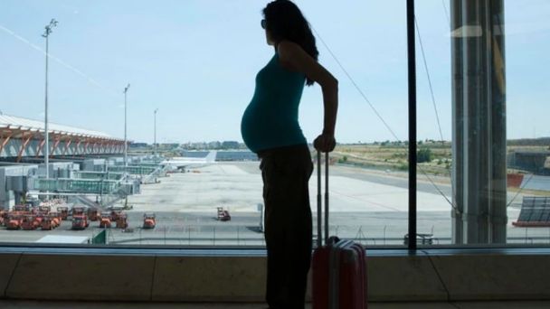 Fingió estar embarazada para no pagar exceso de equipaje | Mejor Informado