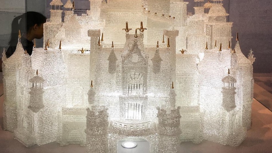 Una travesura que costó millones: Niños rompen lujoso castillo de vidrio  más grande del mundo - Meganoticias