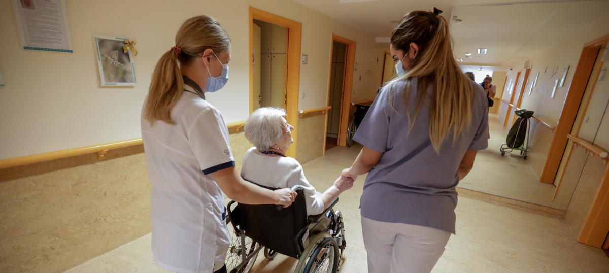 Las residencias de ancianos en Murcia necesitan reforzar las plantillas de enfermeras para poder dar atención sanitaria y asistencial a 4.000 mayores en la Región - La Opinión de Murcia