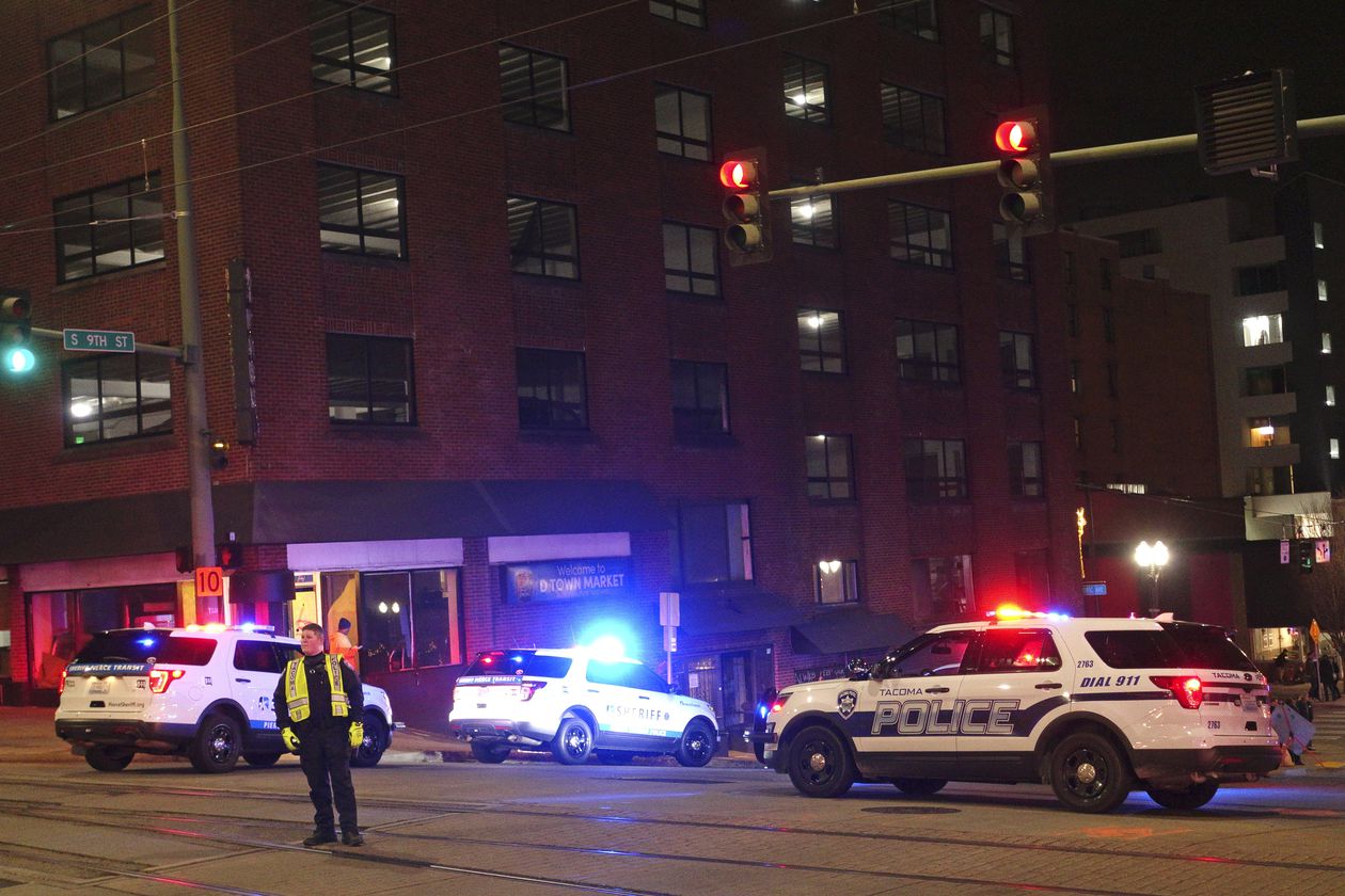 EE UU: Un policía arrolla a una multitud durante una concentración en Tacoma