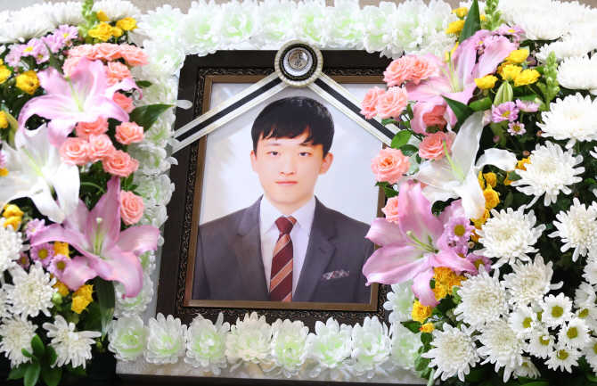 용균이의 죽음이 억울하지 않도록"…두 달 만에 치러진 故 김용균 장례식