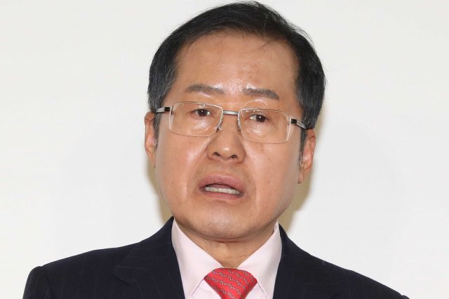 홍준표, 후배 검사들 향해 “尹 당하는데 가만히 있는가” : 뉴스 : 동아닷컴