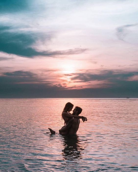 50 mejores poses de parejas para fotos en la playa - Mentalidad Viajera