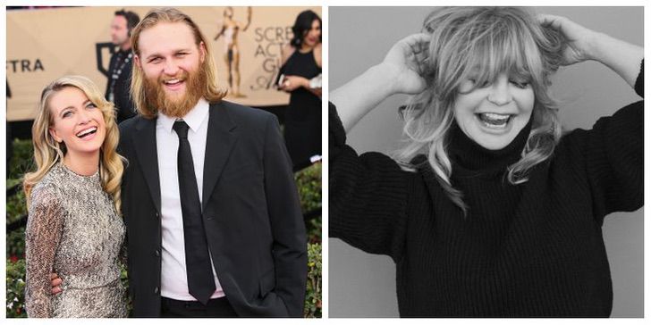 Wyatt Russell con Meredith Hagner y su madre Goldie Hawn.