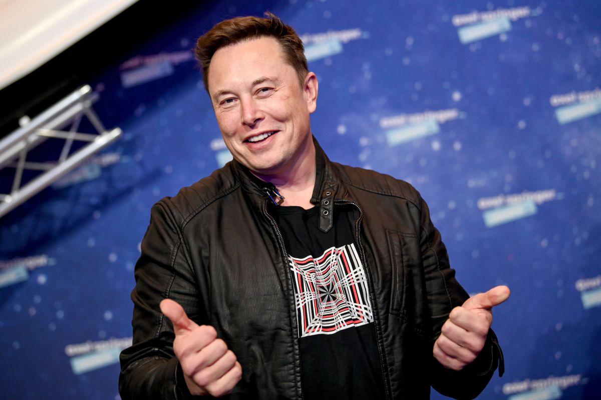 Resultado de imagen de Empresa de Elon Musk implanta chip a un mono para que juegue "videojuegos con su mente"