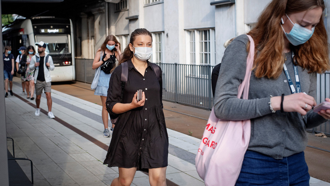Resultado de imagen de primer país europeo está a punto de lanzar un pasaporte digital exclusivo para los vacunados
