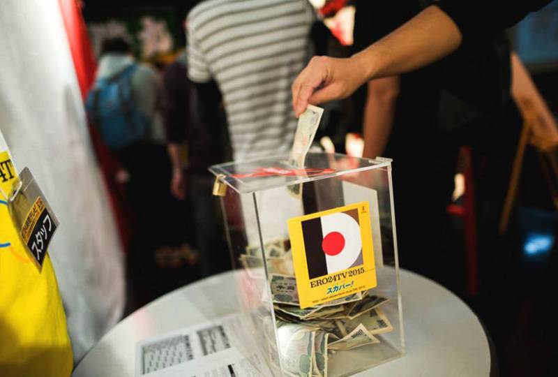 기부금내고 여배우 가슴 만지는 일본의 모금행사 (사진주의) | 인스티즈