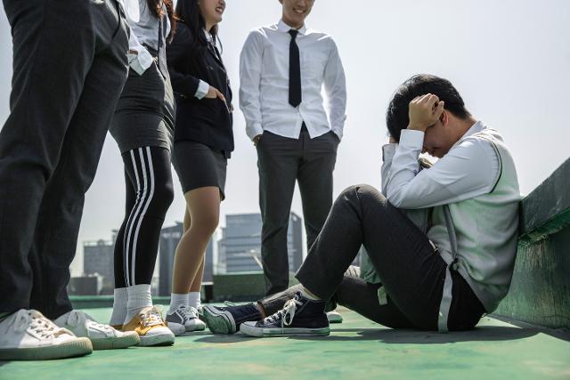 학교폭력, 연령 낮아지고 빈도는 늘어...첫 폭력 경험은 초등 2학년때