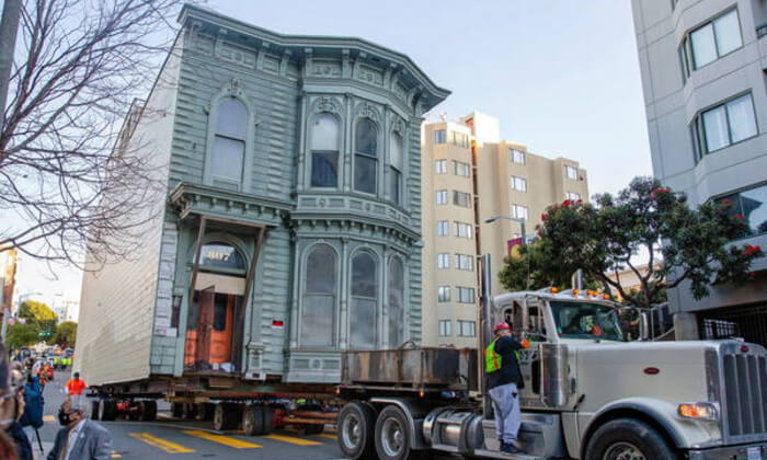 Diario La Verdad - Cambia de barrio y se lleva su casa entera en un camión