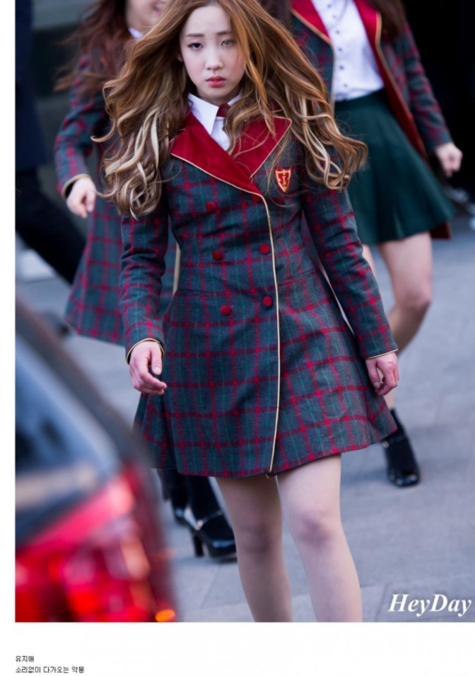 사람 1명, 서 있는 사람의 이미지일 수 있음