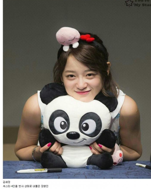 사람 1명, 서 있는 사람의 이미지일 수 있음