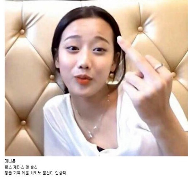 사람 1명, 문구: