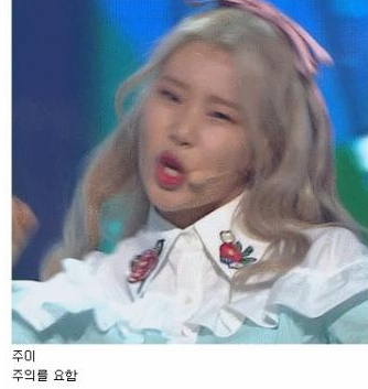 사람 1명, 문구: