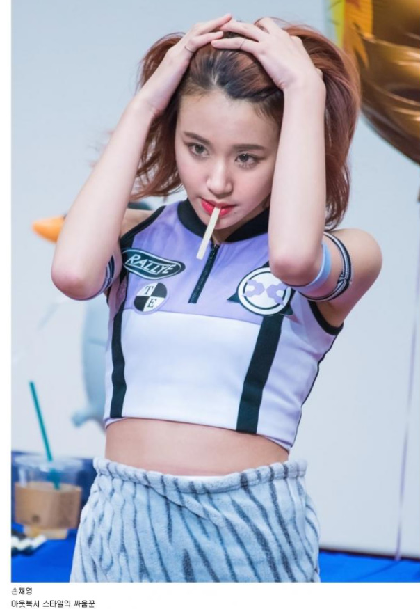 사람 1명, 서 있는 사람의 클로즈업일 수 있음