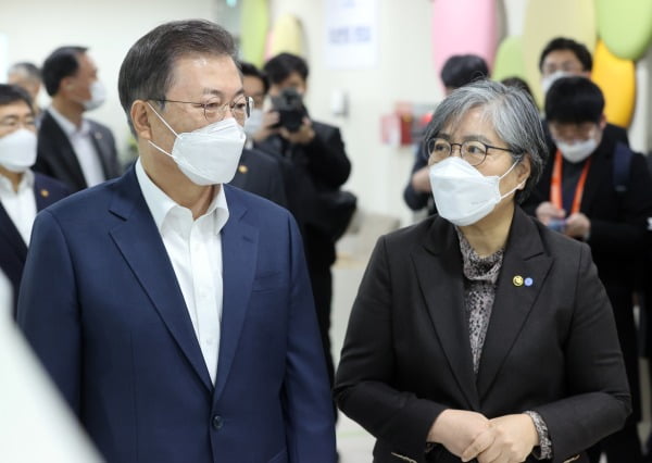 정은경 文대통령 백신 접종 순서 늦게오길 무슨 뜻 | 한경닷컴